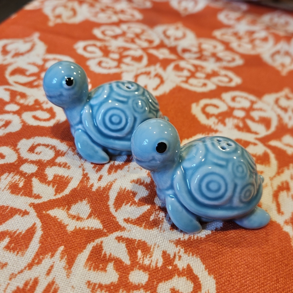 Ceramic Blue Turtle Salt and Pepper Shakers
